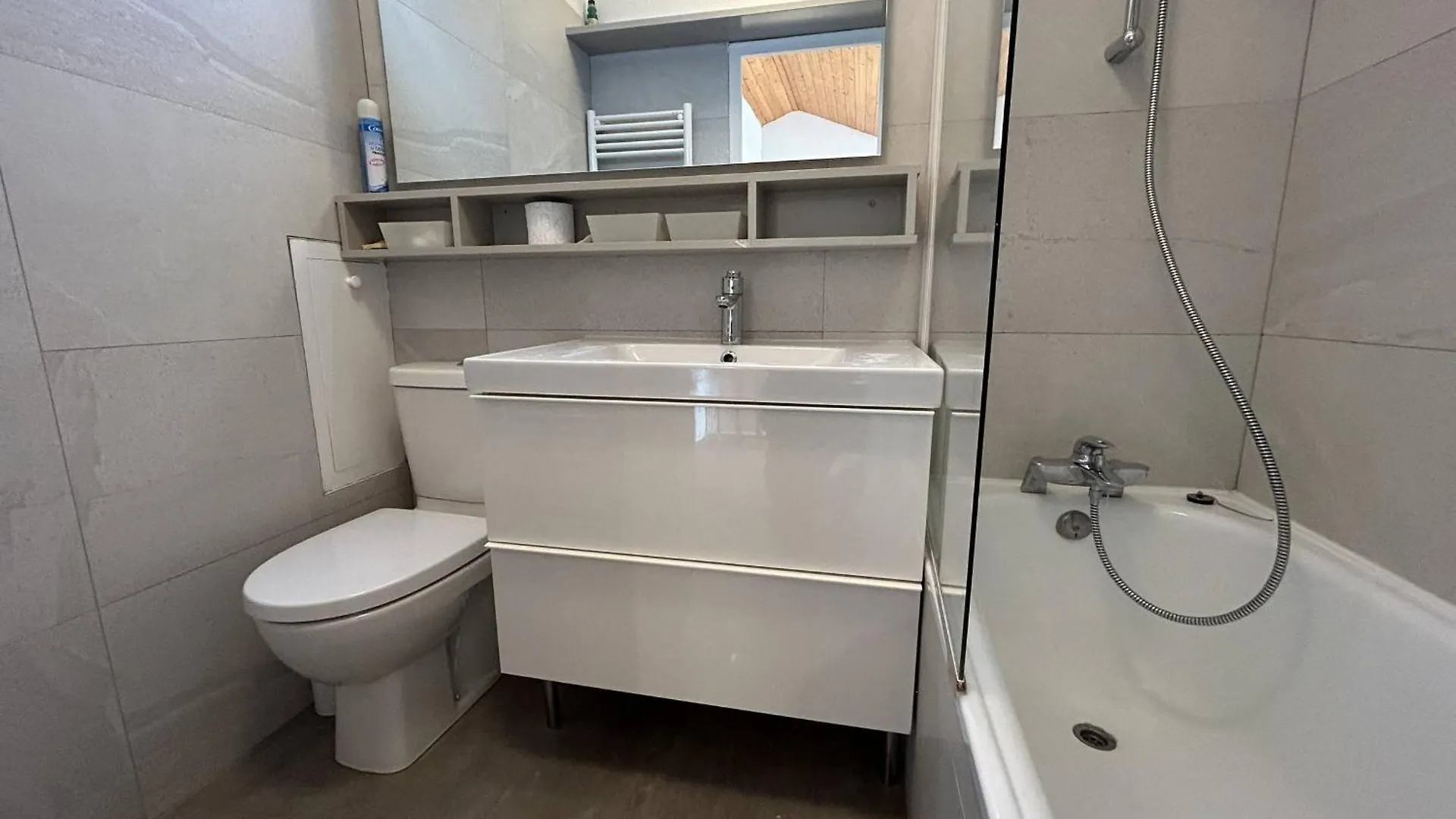 Appartement Familial A Meribel, Balcon, Casier A Skis, Parking Privatif - Fr-1-355-237 Les Allues 0*,  France